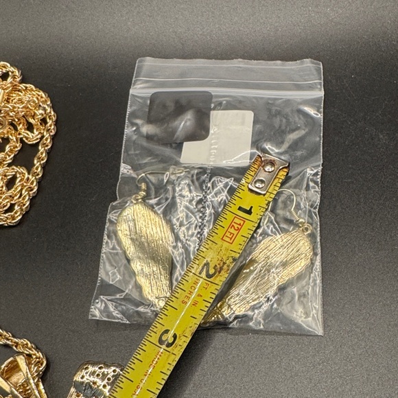JTV Gold Tone Angel Wing Crystal Necklace and Earring Set marked CN - Picture 9 of 9